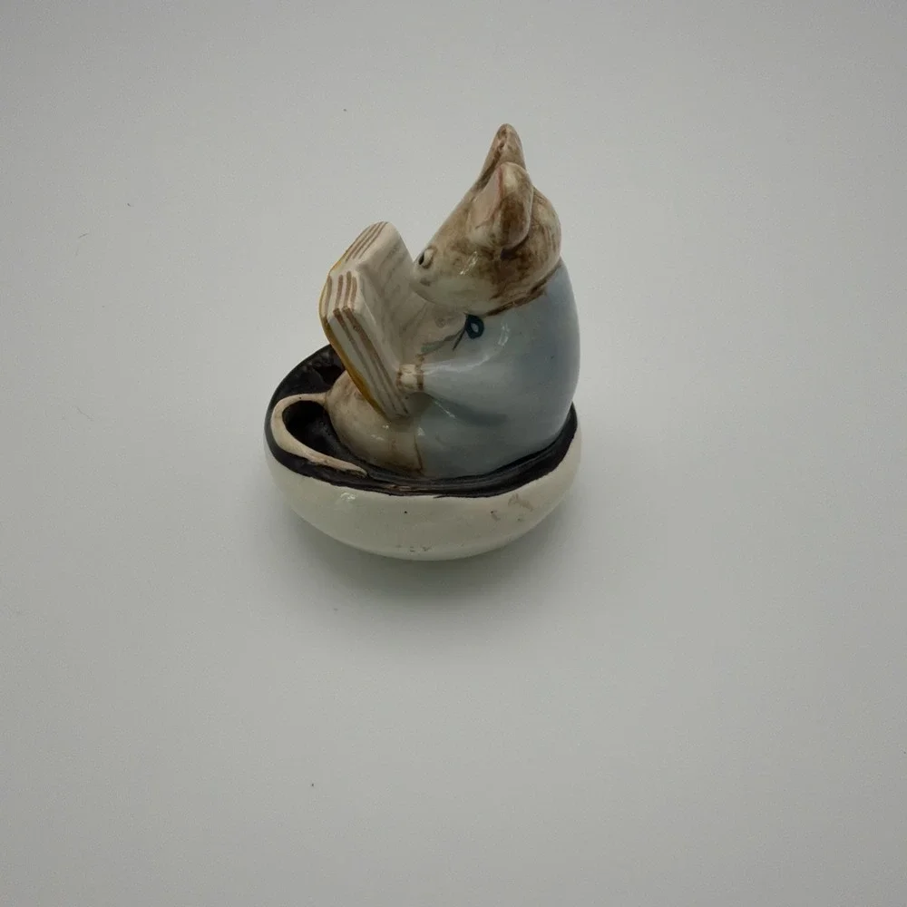 Kitty MacBride Beswick Figurine: A Good Read #2529 Mouse Reading Vintage